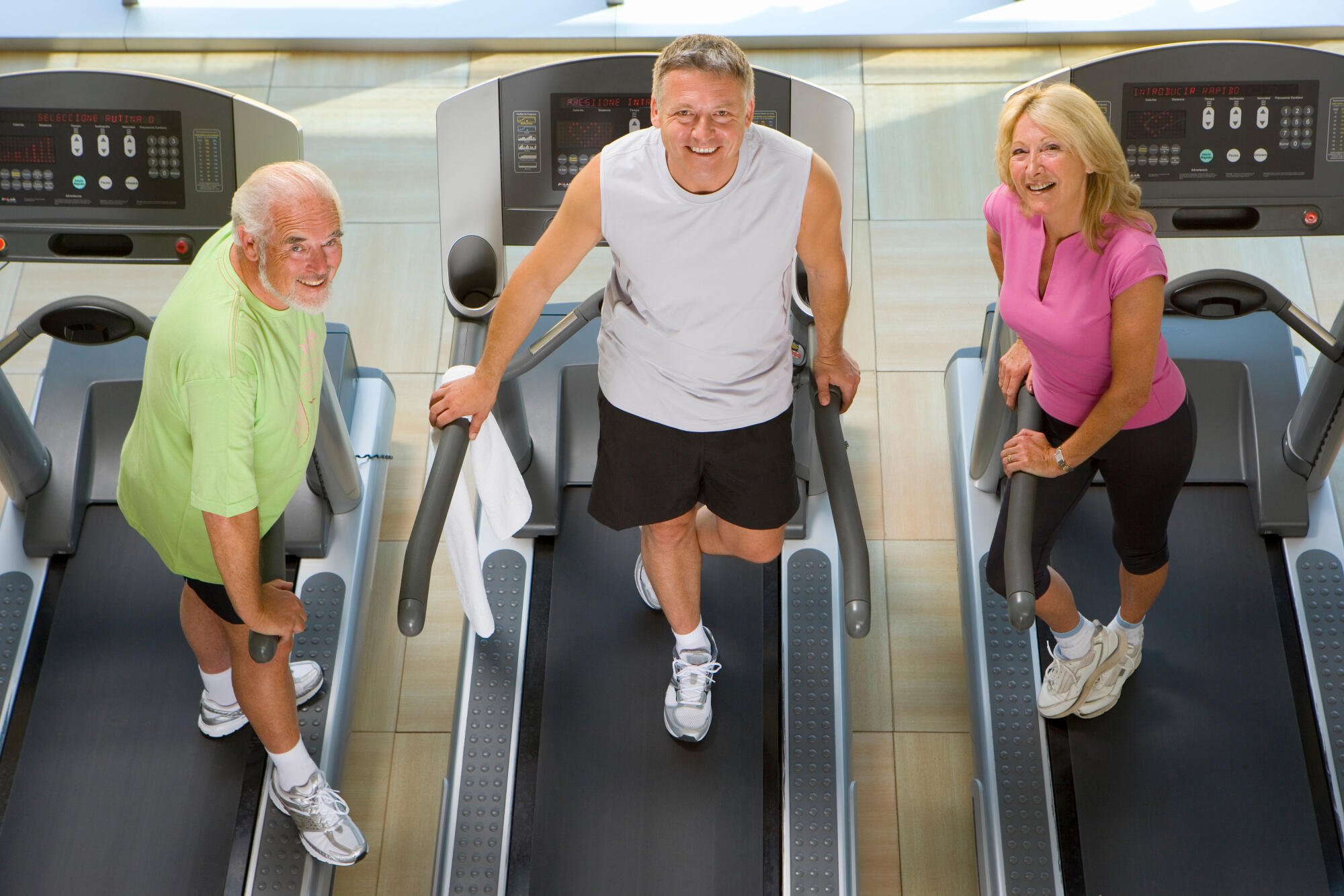 Elevated-view-of-a-senior-coup (2)